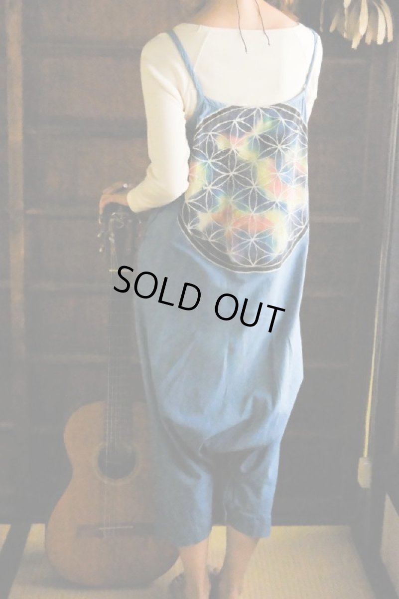 画像1: Bのみ ラスト1!各1点もの サロペット~フラワーオブライフ 宇宙染め 3種類  ukA x chill noki コラボ  (1)