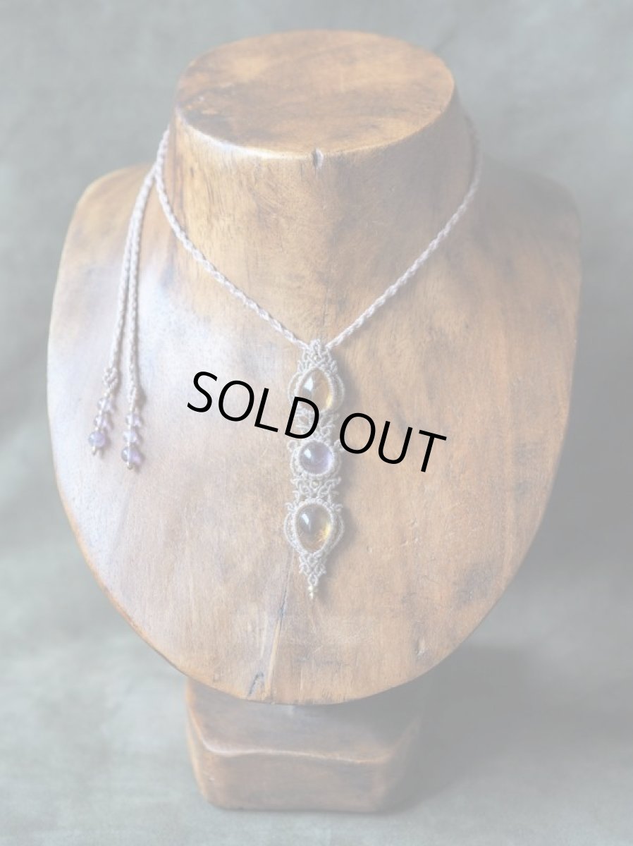 画像11: 30%OFF!!   レモンクォーツ＆アメジストのみ　ラスト１！三つ石・マクラメペンダント（シトリン＆アメジスト・レモンクォーツ＆アメジスト）２種類　Stones spirit (11)