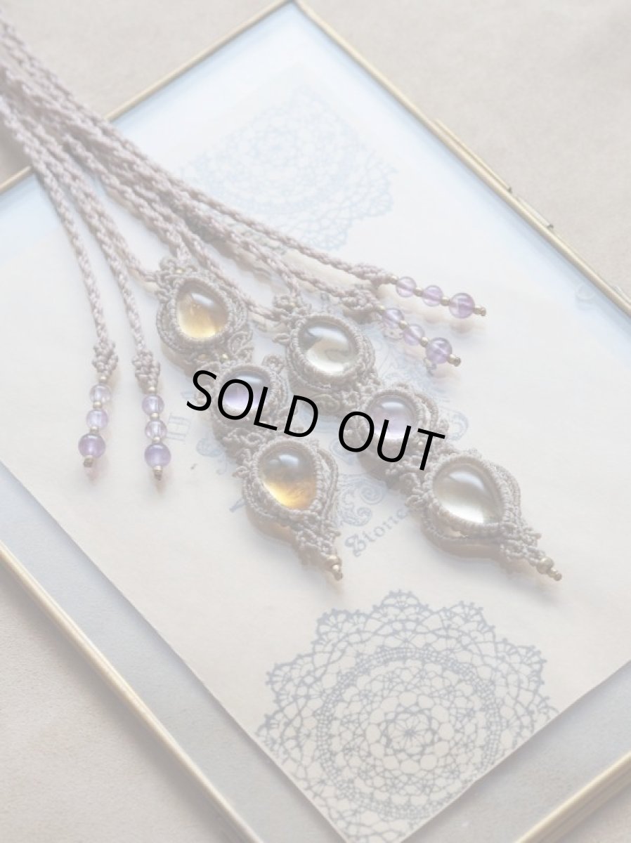画像6: 30%OFF!!   レモンクォーツ＆アメジストのみ　ラスト１！三つ石・マクラメペンダント（シトリン＆アメジスト・レモンクォーツ＆アメジスト）２種類　Stones spirit (6)