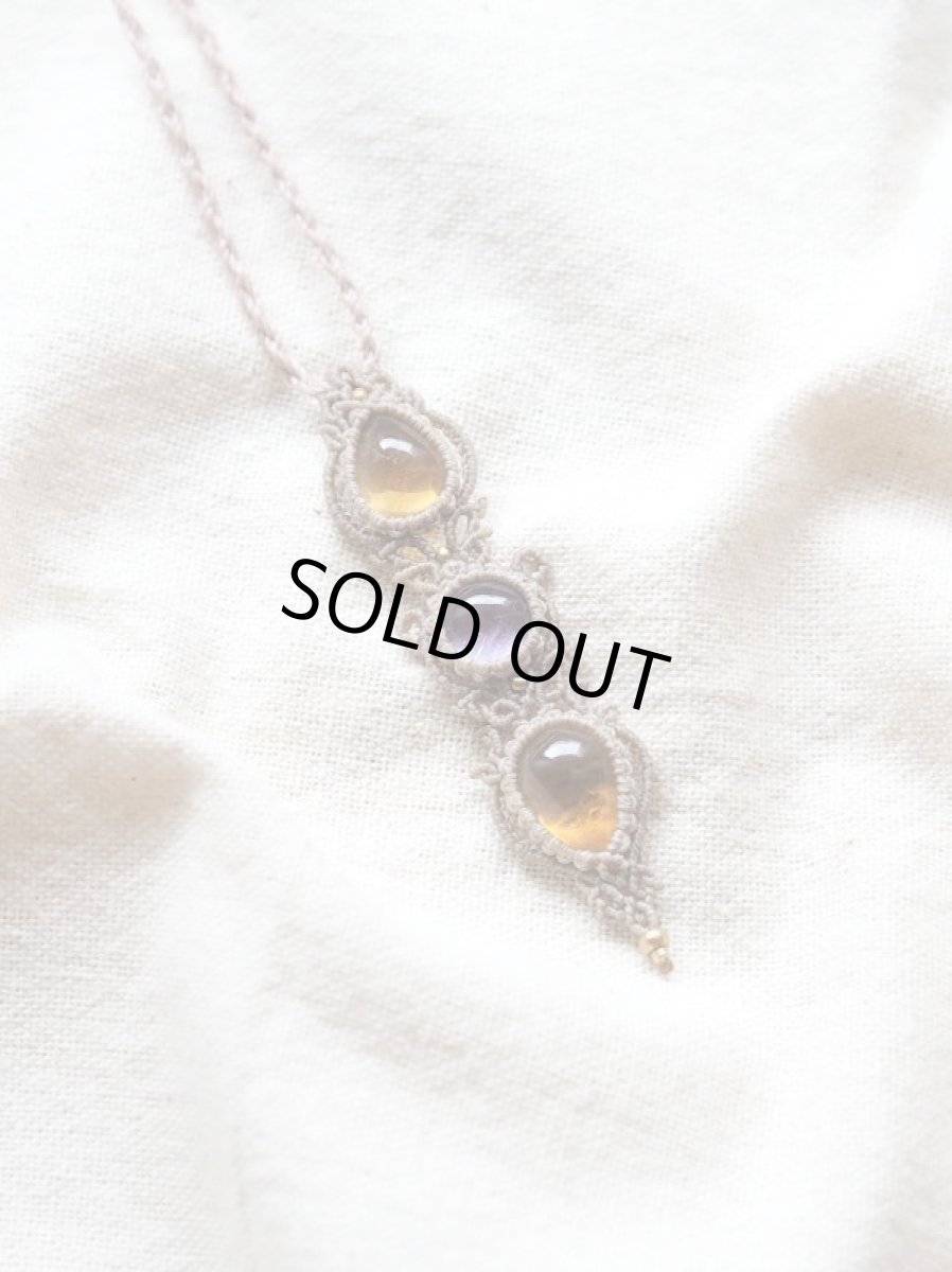 画像13: 30%OFF!!   レモンクォーツ＆アメジストのみ　ラスト１！三つ石・マクラメペンダント（シトリン＆アメジスト・レモンクォーツ＆アメジスト）２種類　Stones spirit (13)