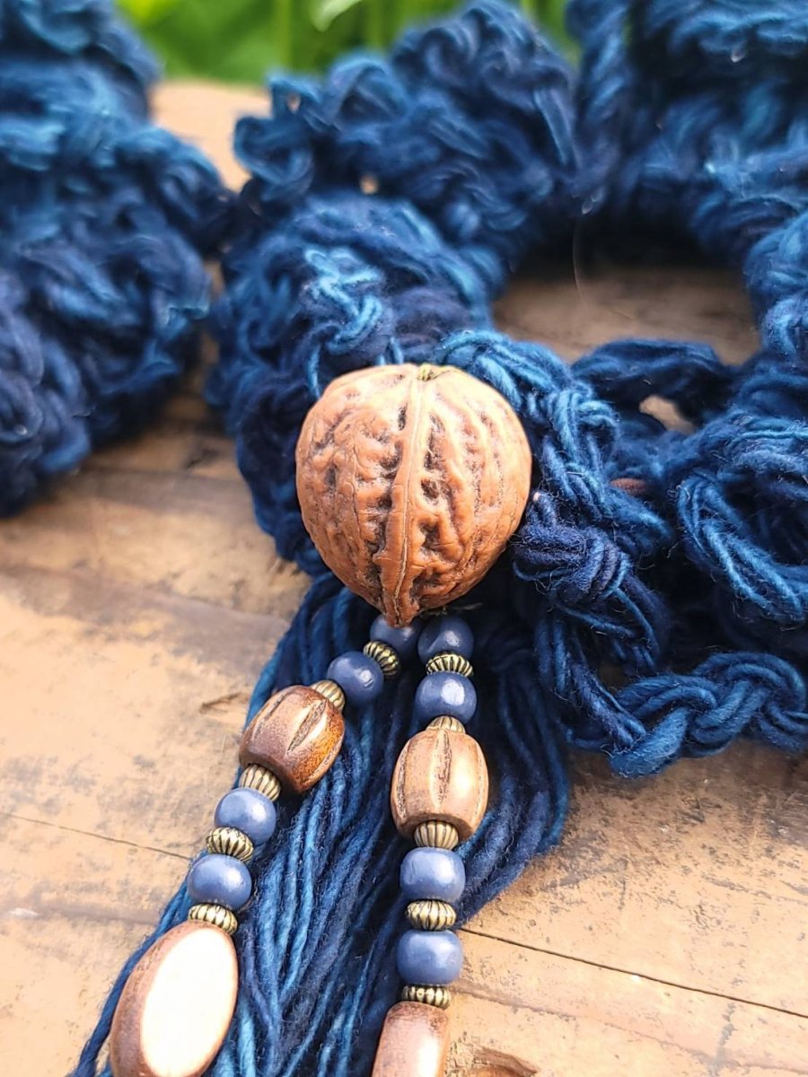 画像9: ショートのみ　ラスト1！藍染め糸これで最後！藍染シュシュ 　ロングまたはショート　４種類  Yaaya (9)