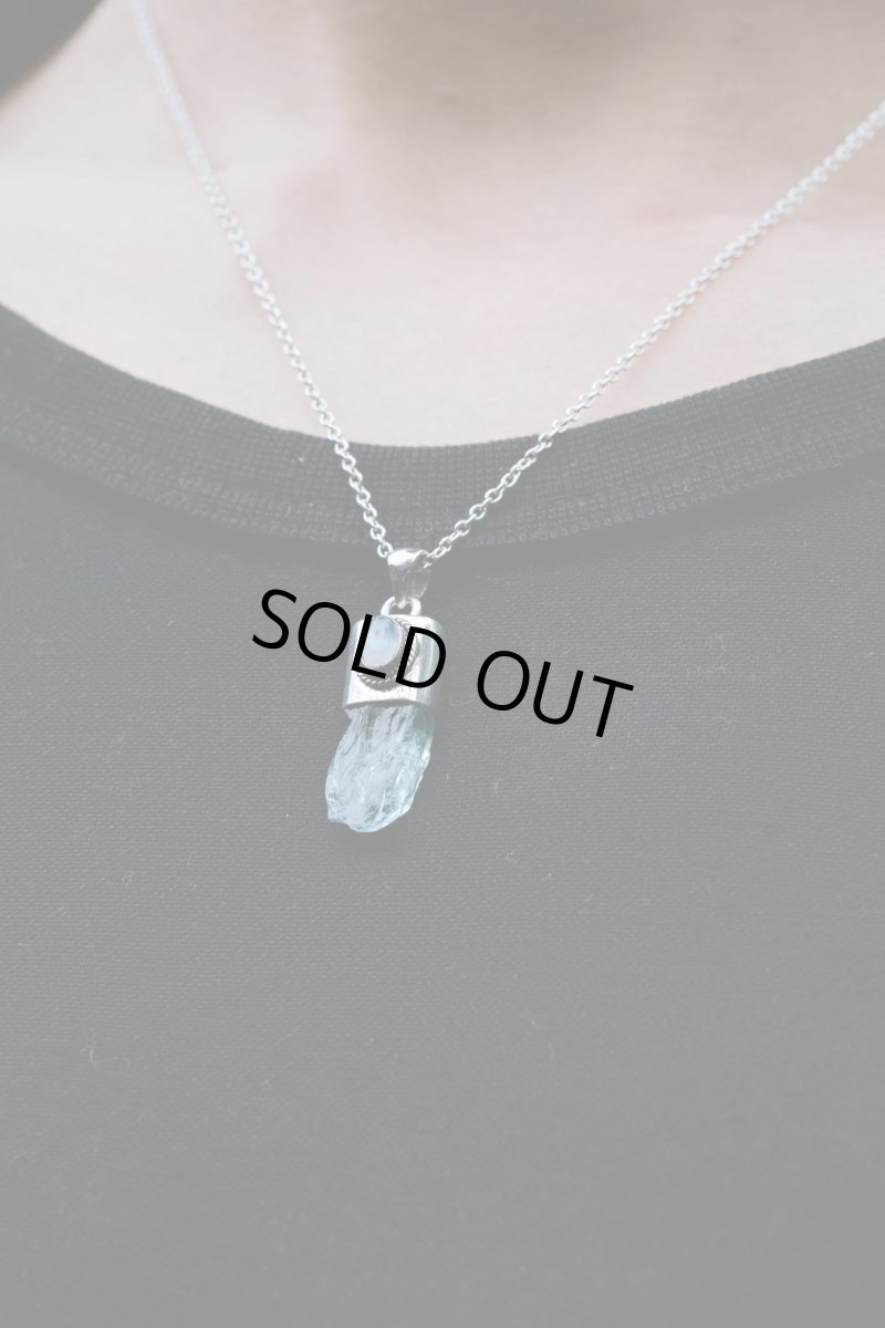 画像14: 20%OFF!! シルバーネックレスも付属になりました!アクアマリン原石とレインボームーンストーン シルバー925 ペンダントトップ Liber minerals (14)