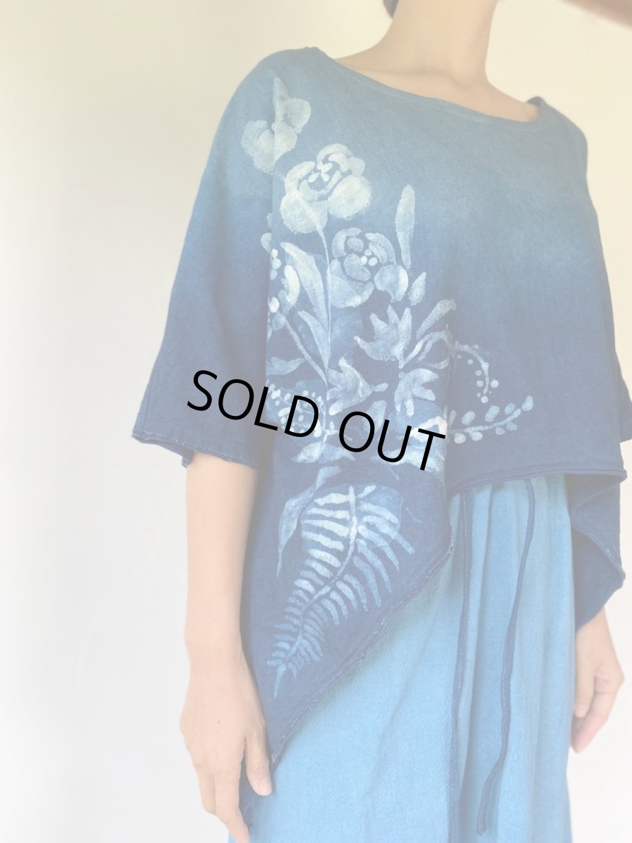 画像1: Aのみ　ラスト１！各1点物　藍染め　手描き　ヘンプコットン　ウィングポンチョ　花々　３種類　まんだらや　[ブランド直送] (1)