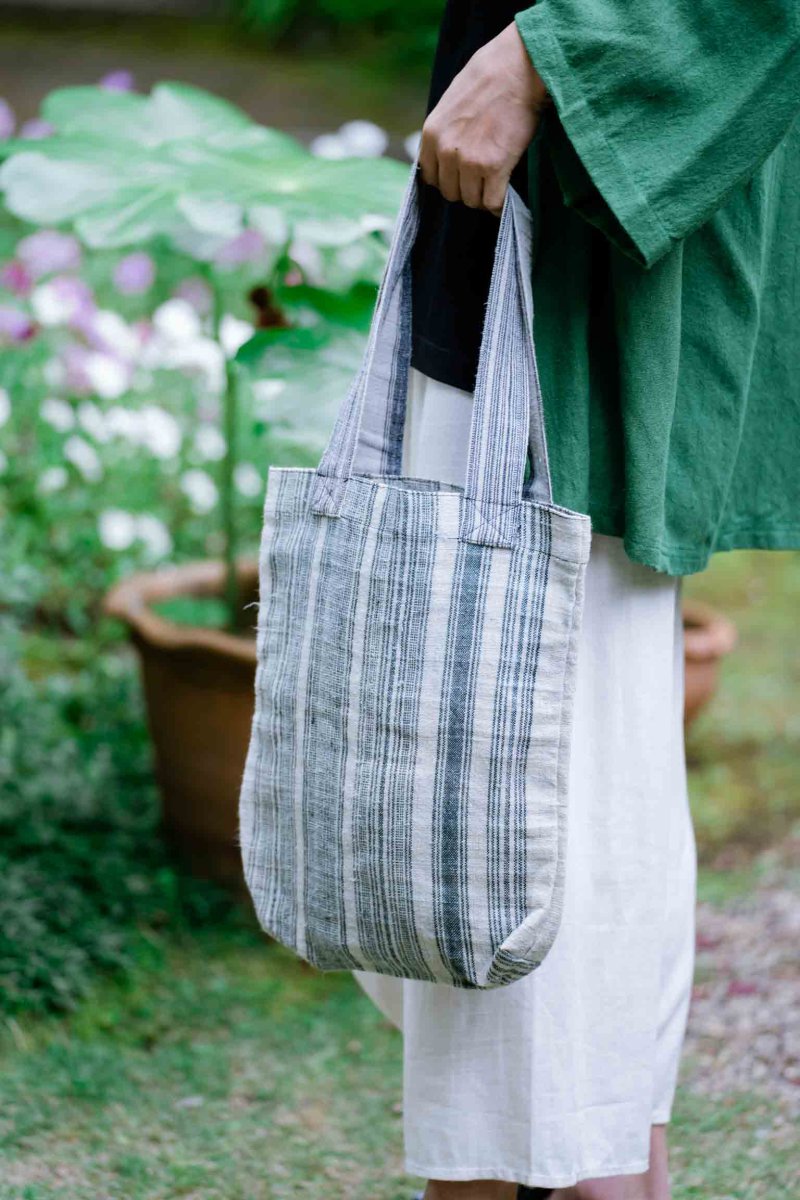 画像7: Bラスト!20%OFF!! ベトナム黒モン族ヘンプ古布トートバッグ 2種類 (7)