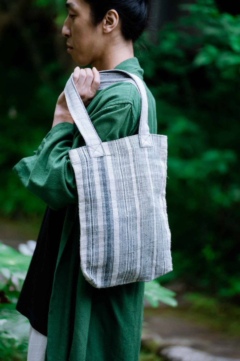 画像5: Bラスト!20%OFF!! ベトナム黒モン族ヘンプ古布トートバッグ 2種類 (5)