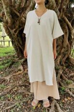 画像1: 1点のみ　ゆったりワイドチュニックワンピース　ドルマンスリーブ　ヘンプコットン　アマヤマ草庵　[直送アイテム】 (1)
