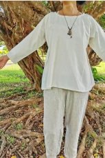 画像1: ふんわり竹布長袖カットソー　バンブー100％　アマヤマ草庵　[ブランド直送] (1)