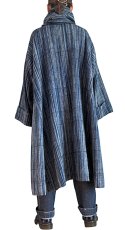 画像7: ユニセックス　ざっくりジョムトン手織り綿　オフネックラッピングコート　天然インディゴ染め　裏地付き　Sawan asia　[ブランド直送]  (7)